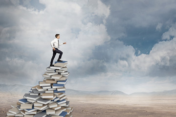 谁能帮我找到关于四年级下简便运算的300道题