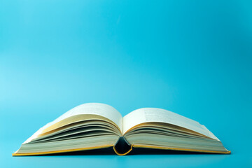 谁能帮我找到关于四年级下简便运算的300道题