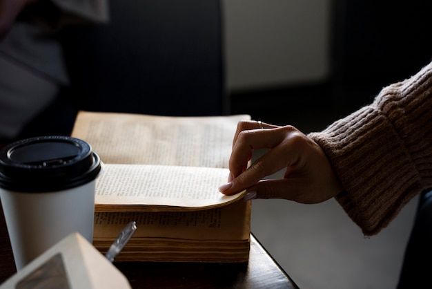 字谜.接音的古诗 歇后语 对联 笑话.和汉字的历史